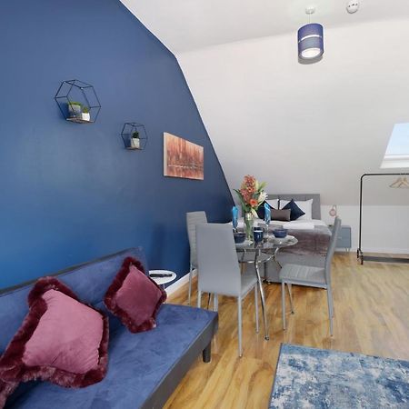 Fernbank Studios Sudbury Hill Harrow Self-Contained Studios With En-Suite Wembley 외부 사진