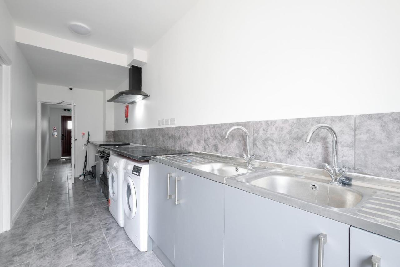 Fernbank Studios Sudbury Hill Harrow Self-Contained Studios With En-Suite Wembley 외부 사진