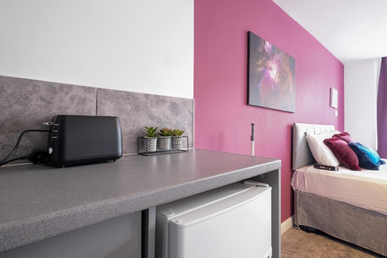 Fernbank Studios Sudbury Hill Harrow Self-Contained Studios With En-Suite Wembley 외부 사진