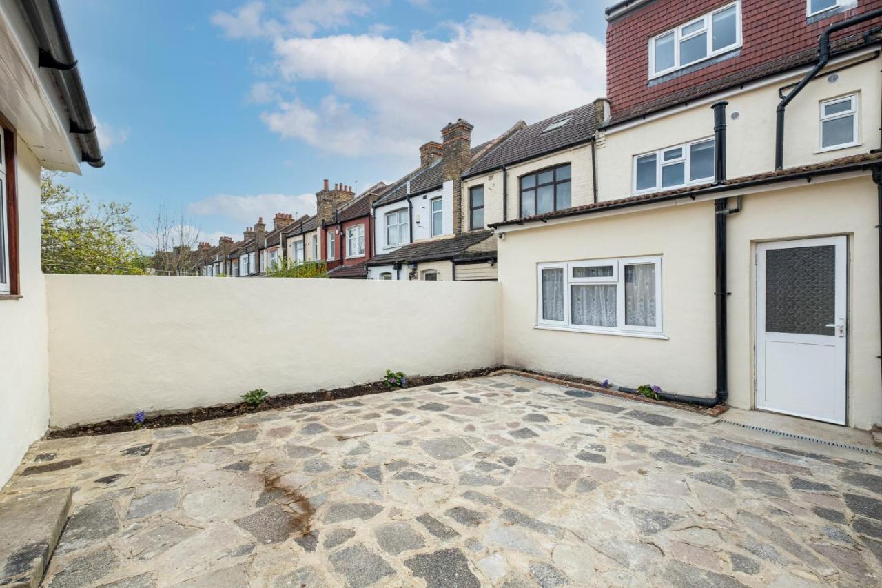 Fernbank Studios Sudbury Hill Harrow Self-Contained Studios With En-Suite Wembley 외부 사진