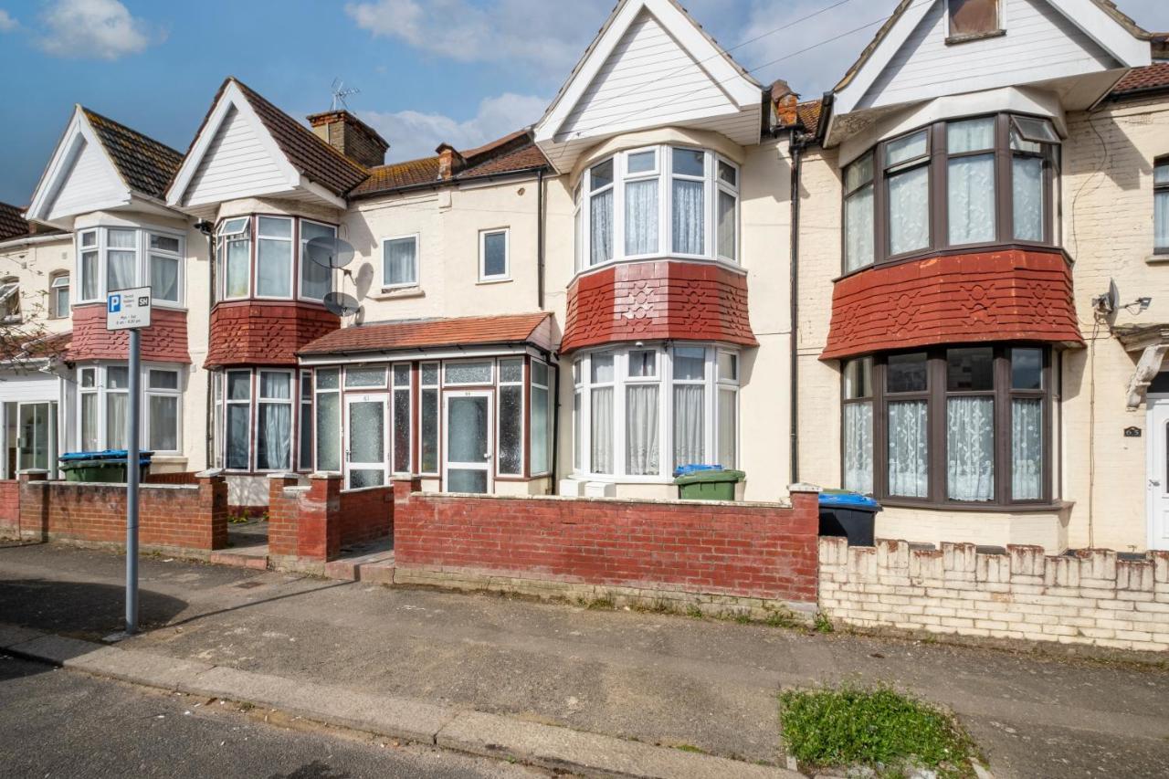 Fernbank Studios Sudbury Hill Harrow Self-Contained Studios With En-Suite Wembley 외부 사진