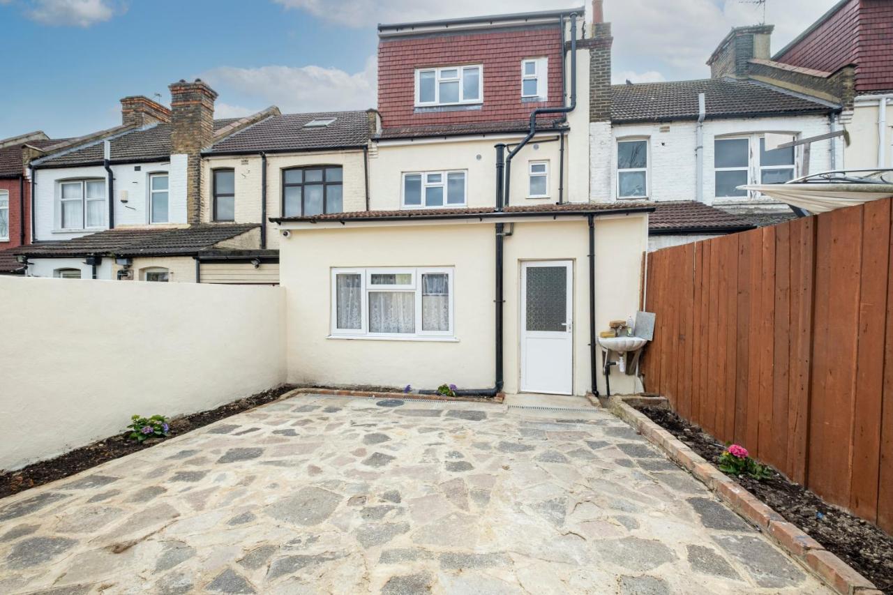 Fernbank Studios Sudbury Hill Harrow Self-Contained Studios With En-Suite Wembley 외부 사진