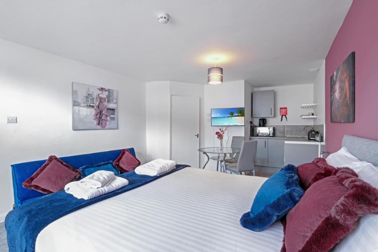 Fernbank Studios Sudbury Hill Harrow Self-Contained Studios With En-Suite Wembley 외부 사진