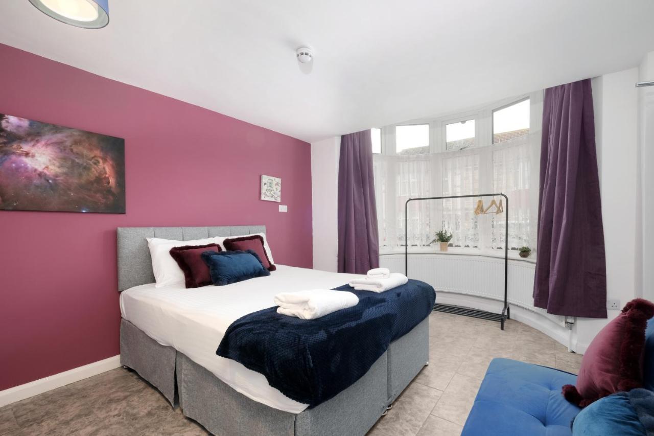 Fernbank Studios Sudbury Hill Harrow Self-Contained Studios With En-Suite Wembley 외부 사진