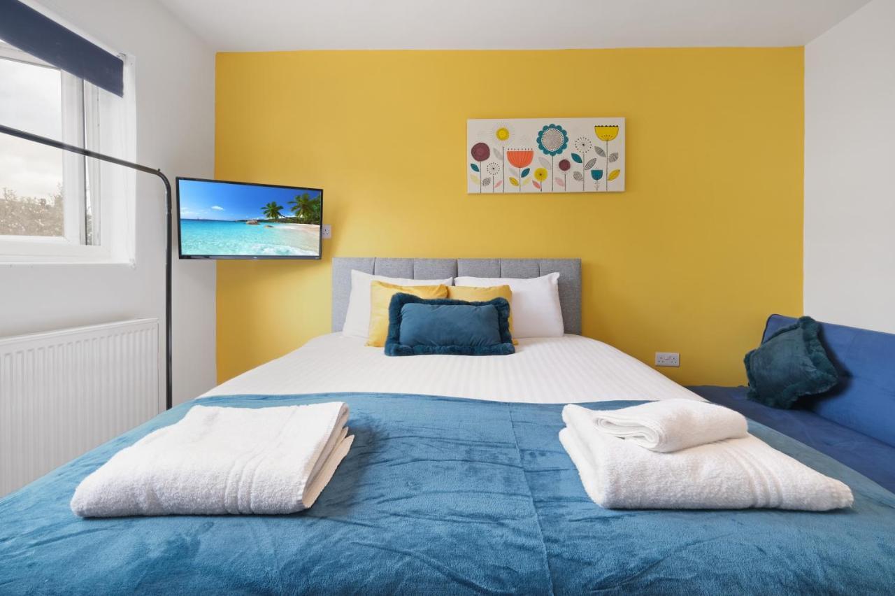 Fernbank Studios Sudbury Hill Harrow Self-Contained Studios With En-Suite Wembley 외부 사진