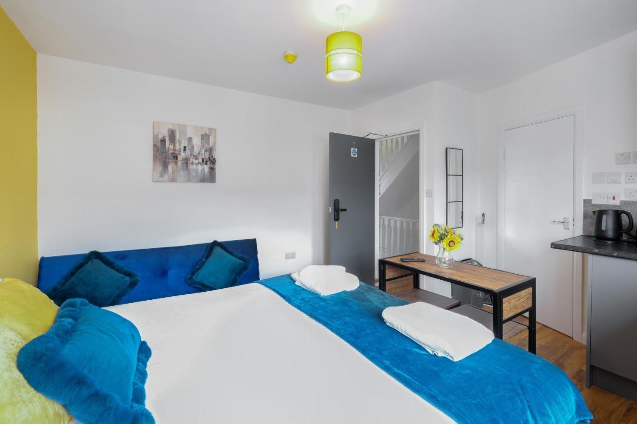 Fernbank Studios Sudbury Hill Harrow Self-Contained Studios With En-Suite Wembley 외부 사진