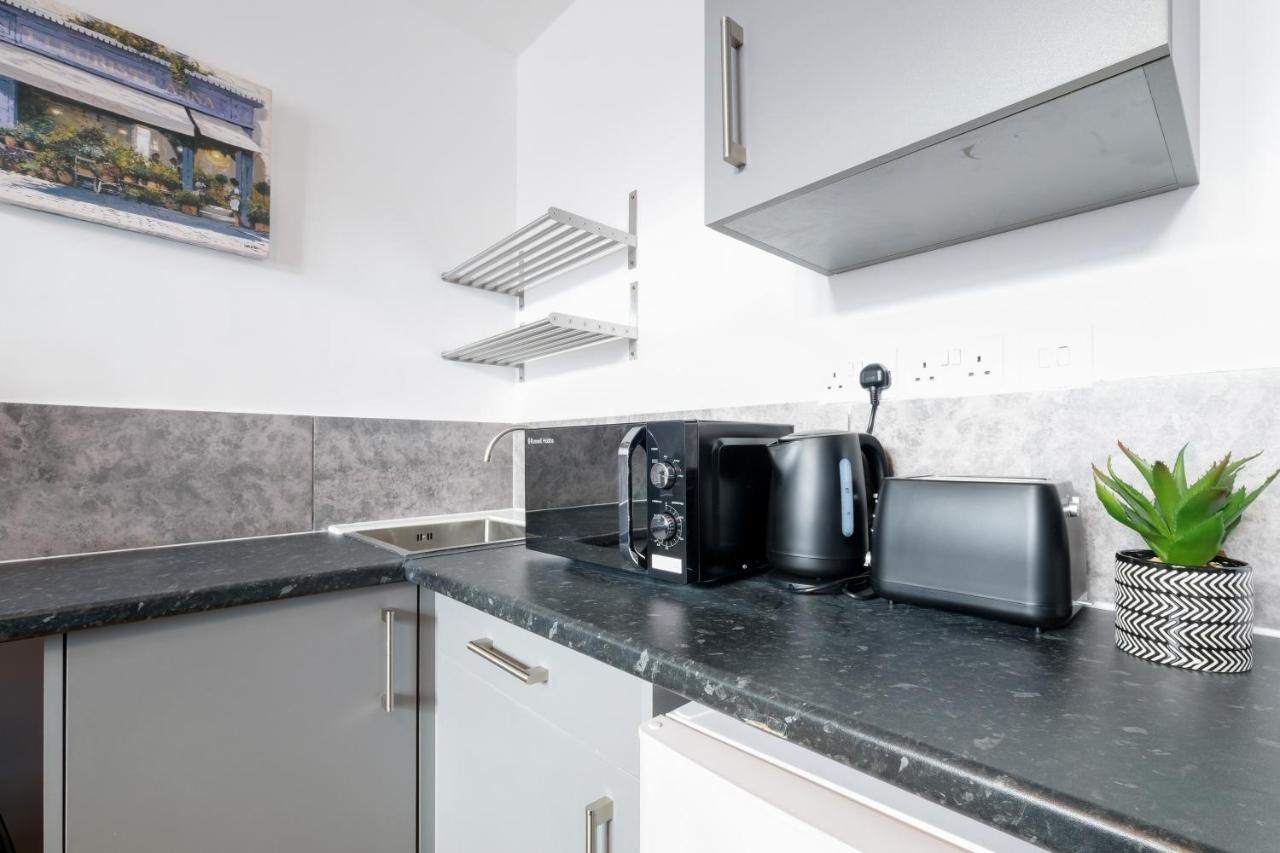 Fernbank Studios Sudbury Hill Harrow Self-Contained Studios With En-Suite Wembley 외부 사진