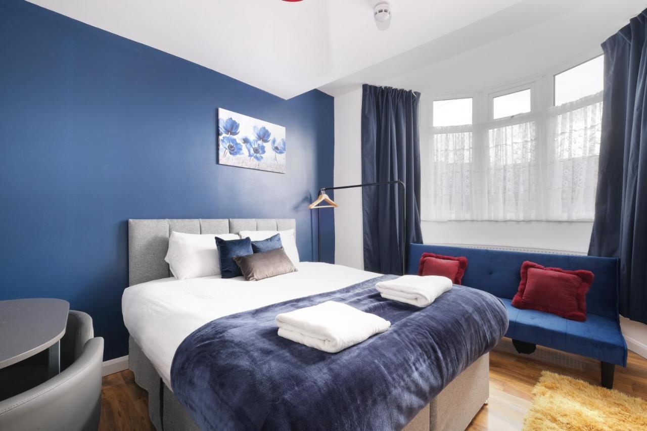 Fernbank Studios Sudbury Hill Harrow Self-Contained Studios With En-Suite Wembley 외부 사진