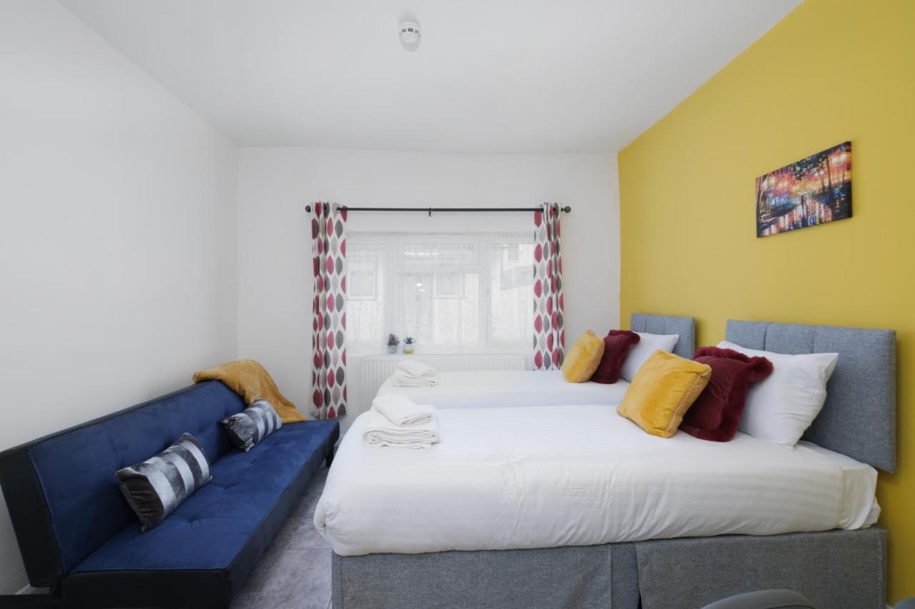 Fernbank Studios Sudbury Hill Harrow Self-Contained Studios With En-Suite Wembley 외부 사진