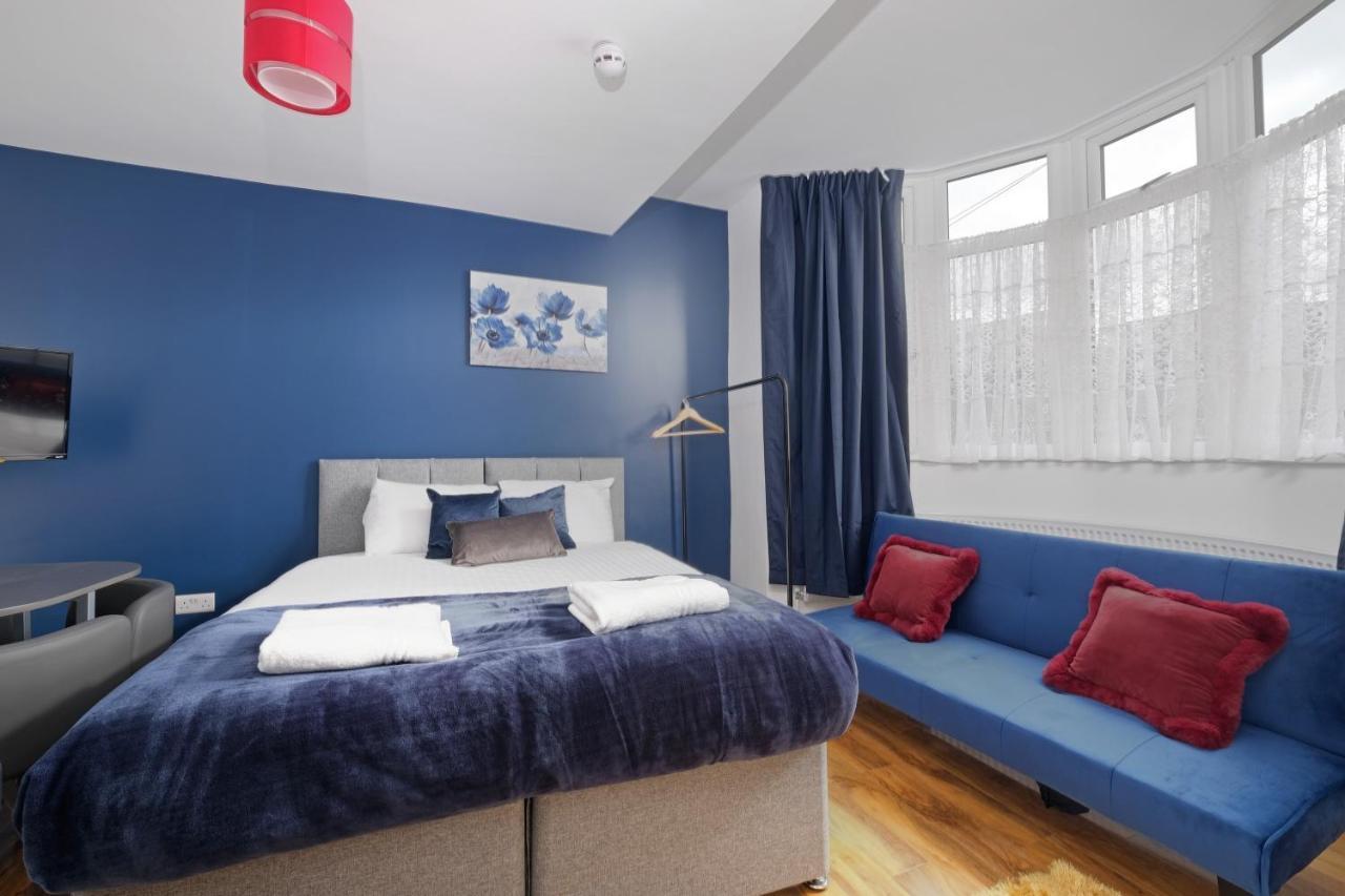 Fernbank Studios Sudbury Hill Harrow Self-Contained Studios With En-Suite Wembley 외부 사진
