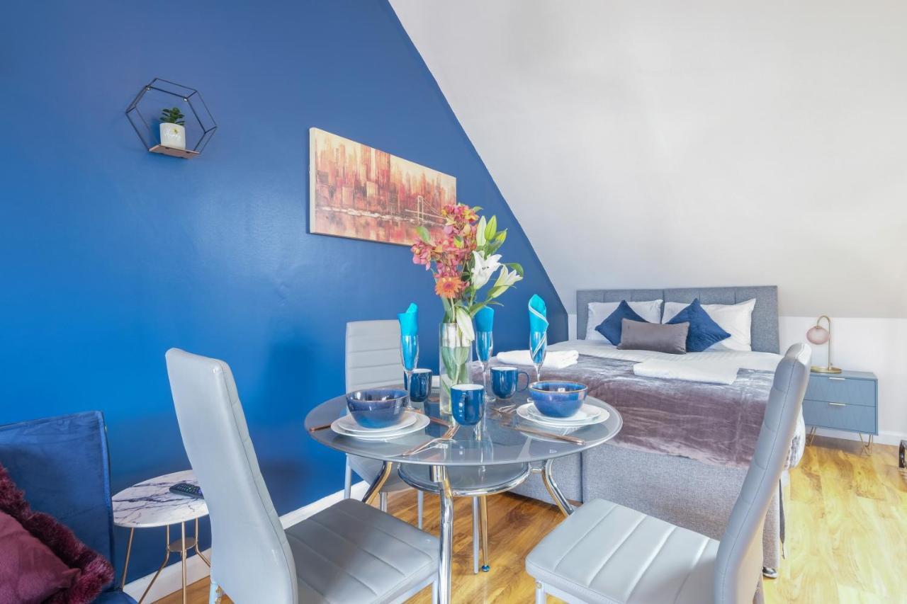 Fernbank Studios Sudbury Hill Harrow Self-Contained Studios With En-Suite Wembley 외부 사진
