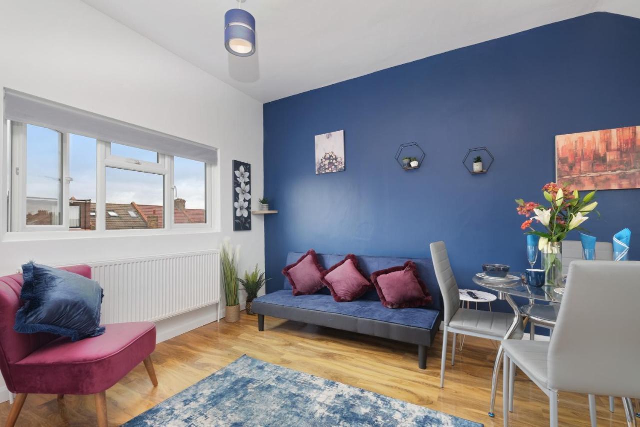 Fernbank Studios Sudbury Hill Harrow Self-Contained Studios With En-Suite Wembley 외부 사진