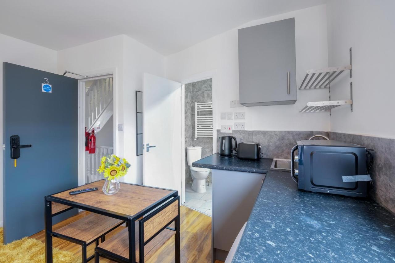 Fernbank Studios Sudbury Hill Harrow Self-Contained Studios With En-Suite Wembley 외부 사진