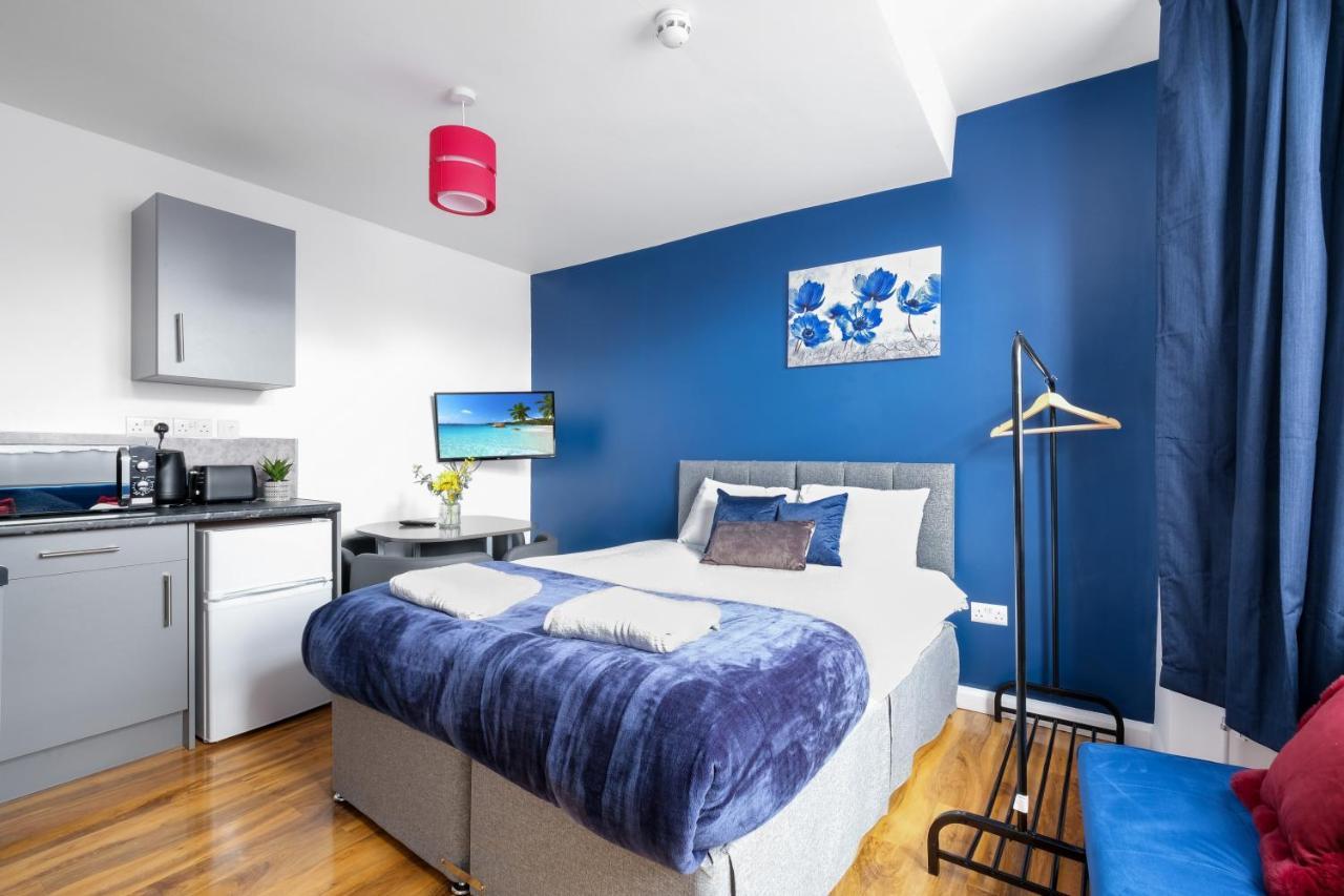Fernbank Studios Sudbury Hill Harrow Self-Contained Studios With En-Suite Wembley 외부 사진