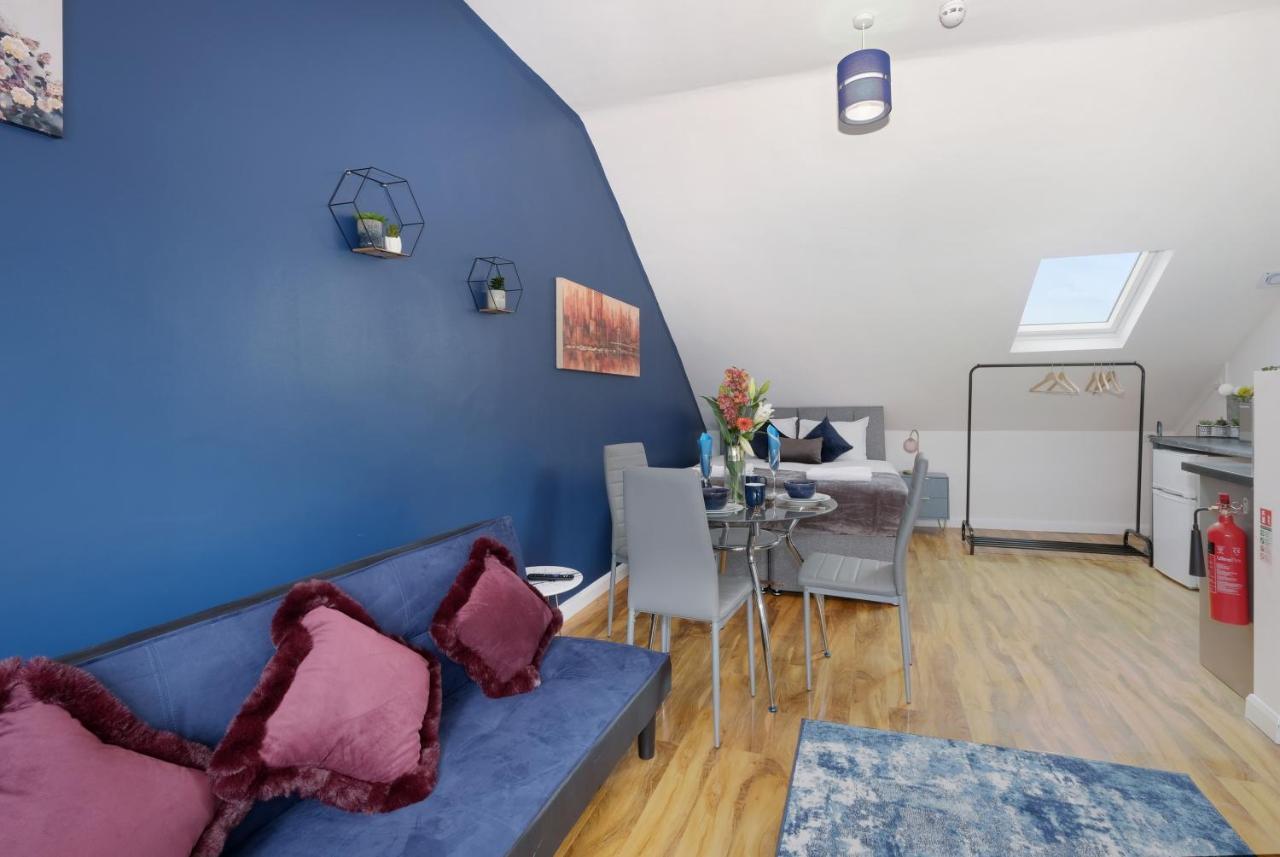 Fernbank Studios Sudbury Hill Harrow Self-Contained Studios With En-Suite Wembley 외부 사진