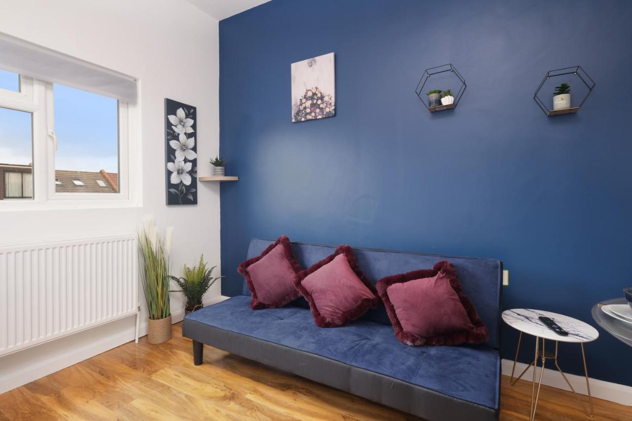 Fernbank Studios Sudbury Hill Harrow Self-Contained Studios With En-Suite Wembley 외부 사진