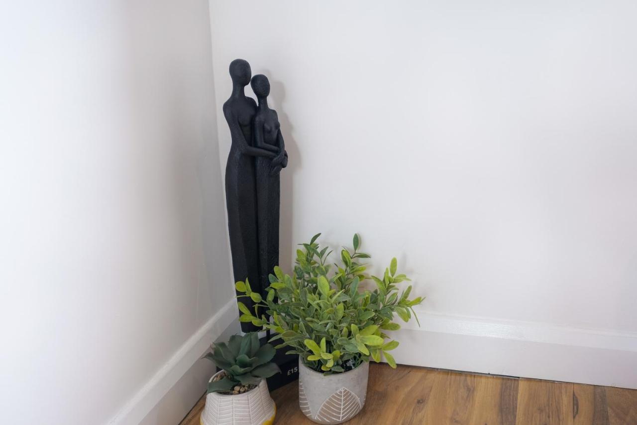 Fernbank Studios Sudbury Hill Harrow Self-Contained Studios With En-Suite Wembley 외부 사진